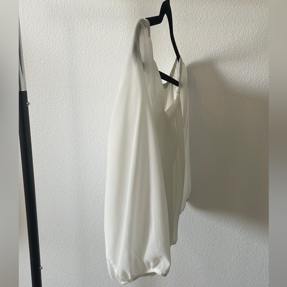 Beuatiful White Long-sleeve Top With Ruffled Pattern - Picture 3 of 4